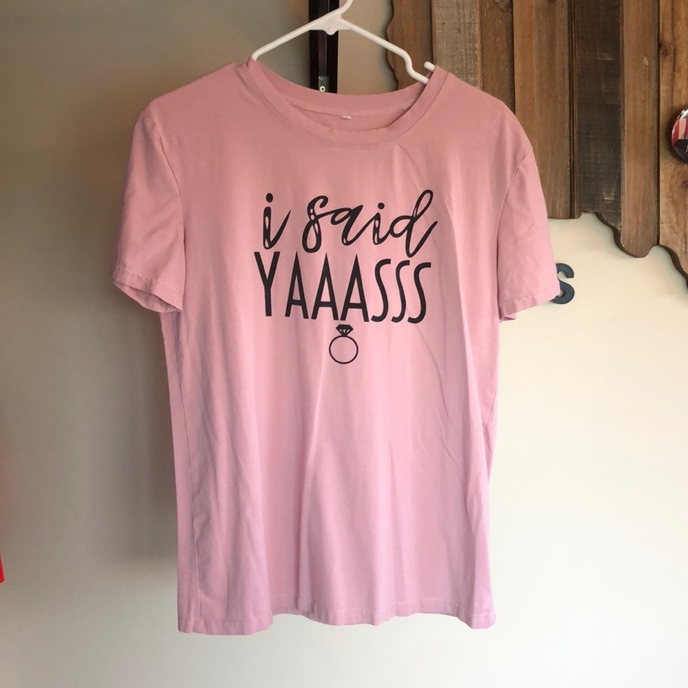 i said YAAASSS 💍 pink tee